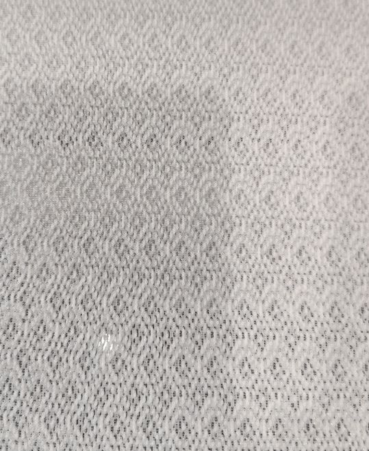 Är Jacquard polyester trelagers mesh flexibel och töjbar?